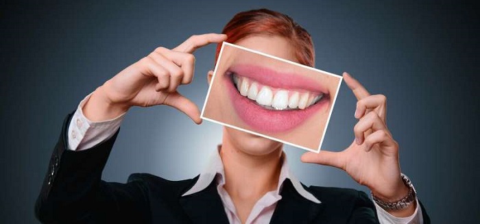 Diş ve Diş Etlerimize Zarar Vermeden Daha Beyaz Dişlere Sahip Olmak Mümkün!