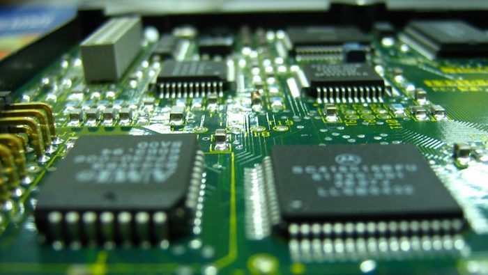 Elektronik Atıkları Azaltmak için Kullanılan Biyolojik Olarak Parçalanabilen Mikroçipler