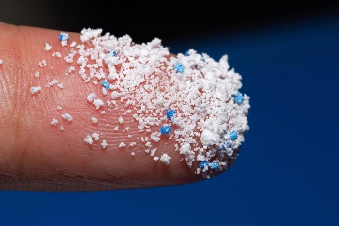 Yeni Bir Yöntem Sayesinde Bilim İnşaları Nanoplastiklerin Yüzde 95’ini Temizlemeyi Başardı